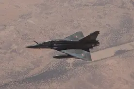 外媒：法军一架“幻影”2000D战机在马里坠毁，正执行对地支援作战图片