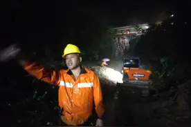 河南暴雨受困亲历者：“妈妈，我可能回不去了。”图片