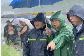 战暴雨，保通信，中国电信在行动图片