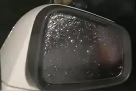 郑州暴雨中的暖心事：女子开车送多名陌生人回家，中医馆收留多位路人图片