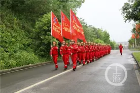 重庆市灾害事故工程抢险救援队携装备支援郑州图片