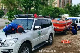 出发！武汉多支救援队赴河南参与救援图片