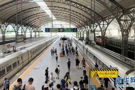 武汉去往郑州多数列车停运 武铁加开往漯河、平顶山、广州方向列车图片