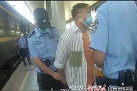零容忍！火车上猥亵被拘留图片