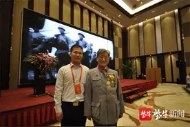 老军装、红色袖章、红色影像……常州“80”后用红色收藏讲述红色记忆图片