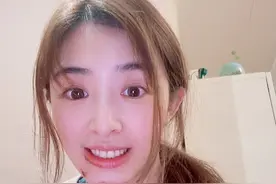 谁来拯救脸盲症！林依晨张含韵同款冻龄美貌，真不是孪生姐妹吗？图片