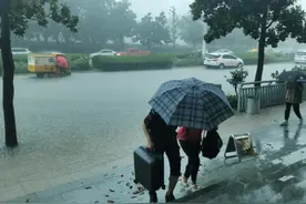 一天救助受困群众60余人 抗击暴雨，浙商银行郑州分行金融服务不中断图片