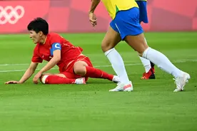 足球——女足小组赛：中国不敌巴西图片