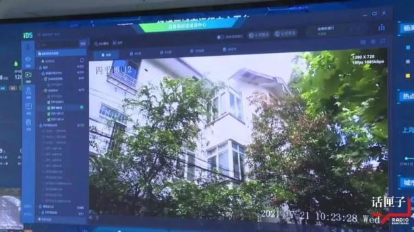 台风要来了！屋顶木条摇摇欲坠如何是好？杨浦区区长直接赶到现场，解决居民难题