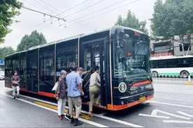 落地窗、全景视野！这条网红公交线，串起了武汉的旧时光与繁华图片