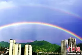 四川叙永雨后现绝美双彩虹天象图片