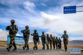 我在“云端”守天路图片