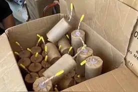 美国警方销毁非法烟花却意外炸毁22座房，数学太差算错了图片