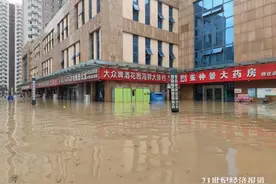 直击河南特大暴雨：道路通信大面积瘫痪，全民救援日夜兼程图片