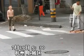 凌晨4点，杭州3个孩子和妈妈一起做“暑假作业”！数十万网友点赞：加油吧，少年图片