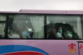 直击郑大一附院停电现场：ICU患者一对一人工供氧，仍有几百名卧床患者待转运图片