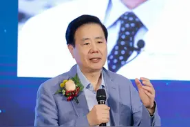 69岁老视患者“视力重回青春”，视觉时代，你准备好了吗图片
