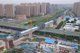 牵手在即！济南黄台联络线上跨工业北路高架连续梁即将合拢图片