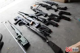 收缴1027支 石家庄警方破获特大网络贩卖仿真枪案图片