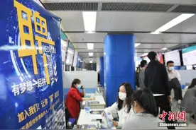 人社部：鼓励中小微企业更多吸纳毕业生就业图片
