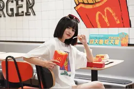 麦当劳中国开启“大薯日”狂欢，“100%”系列限定周边开售图片