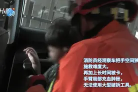 威海一儿童手臂卡车门 消防紧急救援图片