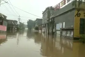河南暴雨·救援丨淇县持续降雨受灾严重，空中突击旅奔赴救援图片
