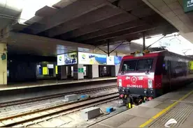 被困郑州51小时 K15次列车平安返回济南 1330名乘客无人受伤图片