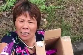 河南大姐为受困司机免费发方便面：一袋不中！必须两袋！视频封面