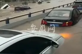 郑州京广北路隧道内积水被抽排 被淹车辆露出水面图片