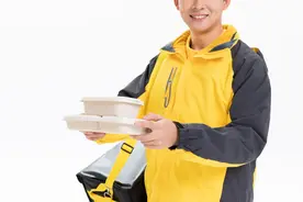 外卖小哥的保险缺口不止“撞劳斯莱斯的赔偿”！专家：既多方面保障外卖人员，又要不让行人恐慌图片