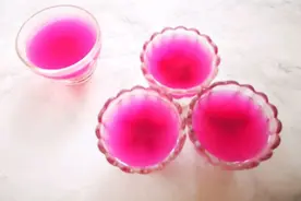 这道我最拿手的火龙果果冻，好吃到停不下筷子图片