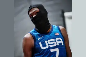 美国男篮奥运定妆照拍摄现场 杜兰特头罩造型抢眼图片