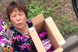 河南大姨霸总式发方便面：一袋不够！必须两袋图片