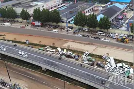 被30万立方米积水灌满的郑州京广北路隧道：有人不幸遇难，多人死里逃生图片