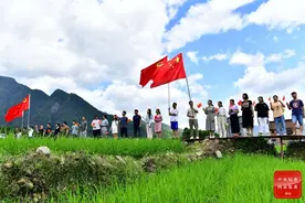 网言网语丨青春因奋斗而闪耀图片