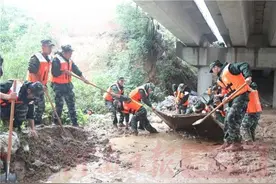 防汛救灾进行时丨武警河南总队机动支队奋战郭家咀水库图片