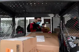 顺丰拿出2亿给快递小哥“加鸡腿”，价格战挤压行业派费收入图片