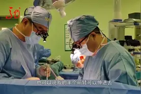 医生半个前臂伸进患者胸腔手术，“井下”做手术，救了280斤男子图片