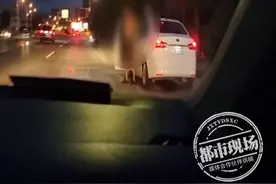 女孩被筷子扎入喉咙3公分，父亲手足无措图片