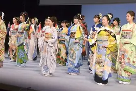 惊艳！东京奥运会把世界搬上和服，中国和服还有小熊猫图片