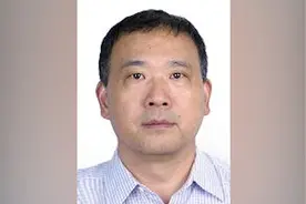 原中江信托董事长裘强涉嫌洗钱罪和赌博罪被通缉图片