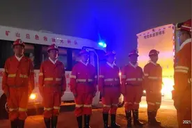 山东能源集团首批3支救援队83名救援人员连夜驰援河南图片