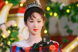 杨紫COS白雪公主俏皮又可爱 网友：是迪士尼在逃公主本人了图片
