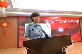 比翼双飞，逐梦蓝天，“八一”前夕女飞行员讲述的家国情怀故事令人动容图片