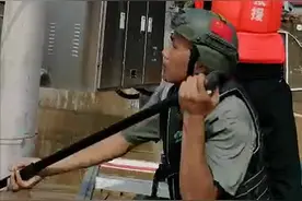 佛山南狮救援队在河南新乡转移群众约四百人图片