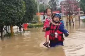 “你没看他朋友圈吗，他去救援了！”请看，这些平民英雄图片