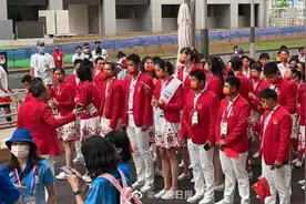 中国奥运代表团入场服亮相图片