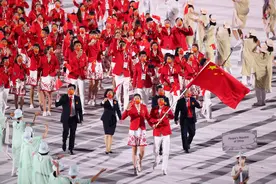 东京奥运会开幕式中国代表团入场图片