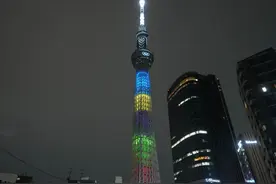 东京晴空塔为奥运亮灯图片